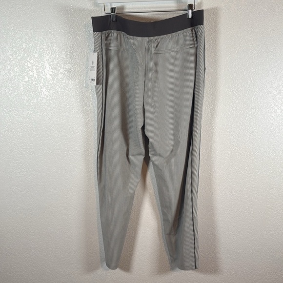 Athleta Gray Brooklyn Textured Ankle Pant Size 16 NWT Travel Tech Pant - Picture 3 of 9